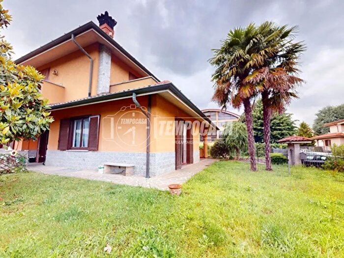 Casa trilocale in vendita in Via Custoza, Carate Brianza