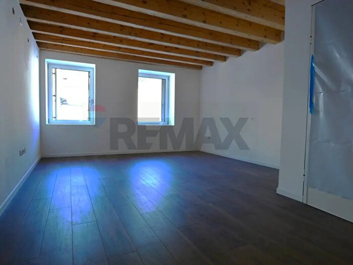 Appartamento bilocale in vendita in Via Libertà, Piovene Rocchette