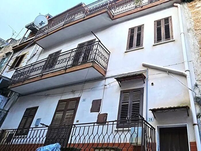 Casa bilocale in vendita in Via Giuseppe Garibaldi, Torretta