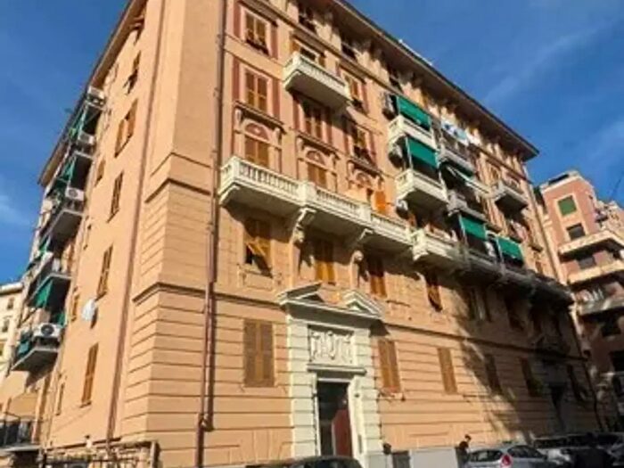 Appartamento trilocale in vendita in Via Toselli, Genova