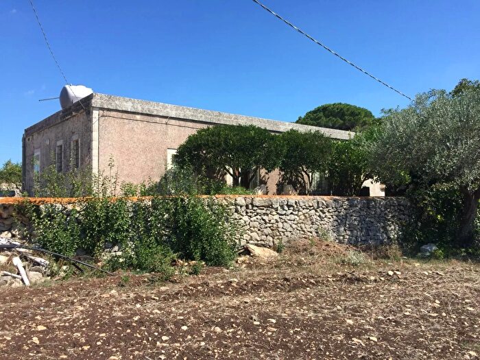 Casa quadrilocale in vendita in Via Rocciola Scrofani, Modica