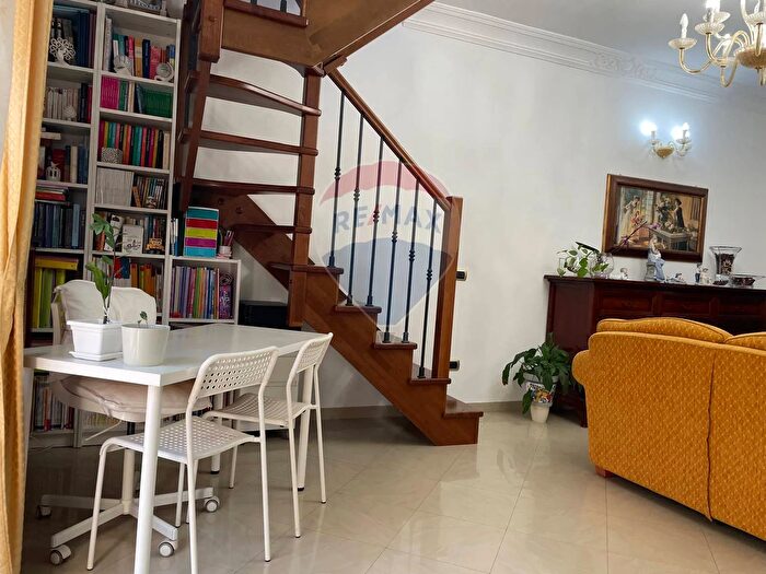 Appartamento con 5 locali in vendita in Via Risorgimento, Gela