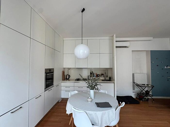 Appartamento trilocale in affitto in Via Crema, Porta Romana Medaglie d'Oro, Milano
