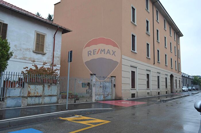 Appartamento trilocale in vendita in Via Bettola, Monza