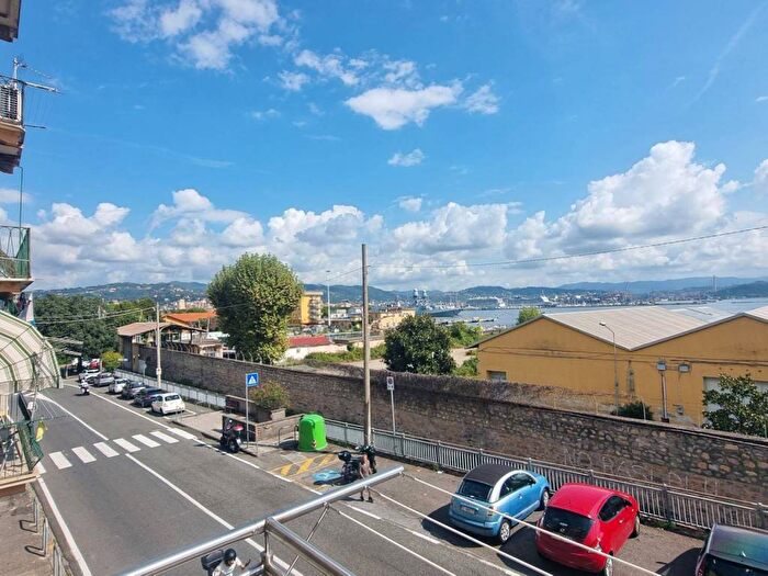 Appartamento con 5 locali in affitto in Marola Campiglia, La Spezia