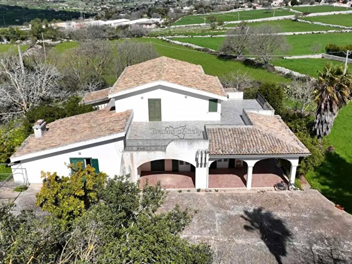 Casa quadrilocale in vendita in Contrada Mauto, Modica