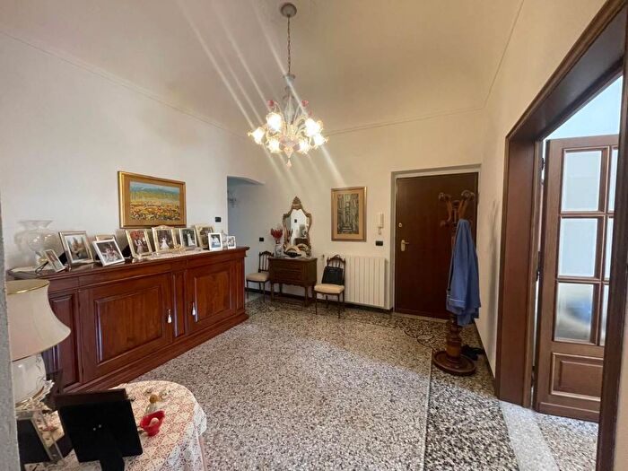 Appartamento quadrilocale in affitto in Via Giovanni Vincenzo Verzellino, Centro Storico, Savona