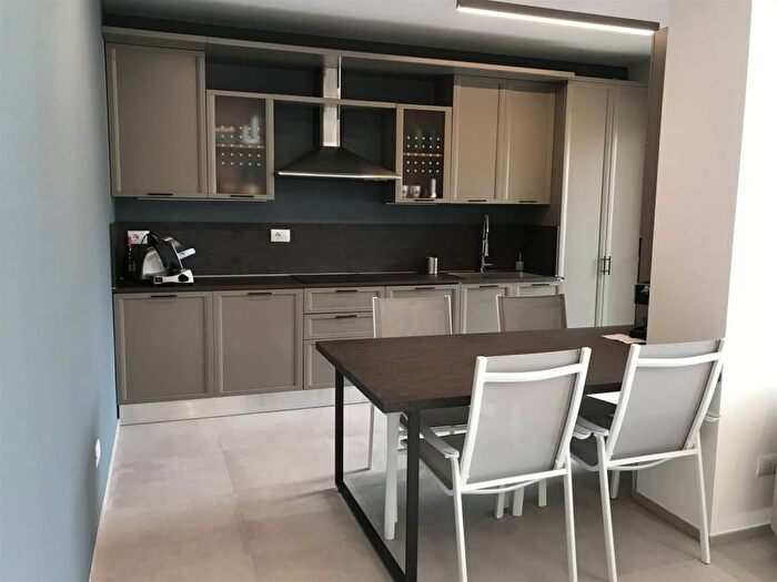 Appartamento trilocale in affitto in Via degli Oleandri, Tirrenia, Pisa