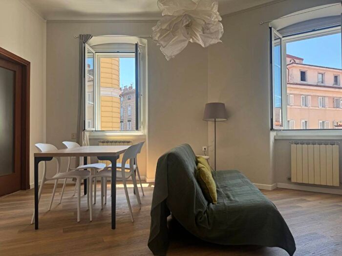 Appartamento bilocale in affitto in Via Massimo d'Azeglio, Largo Barriera Ospedale Maggiore, Trieste