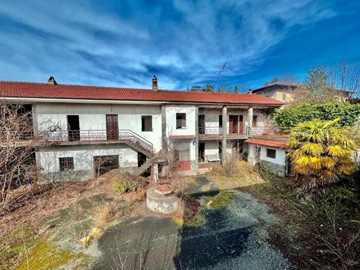 Casa con 8 locali in vendita in Via Mario Berta, Avigliana