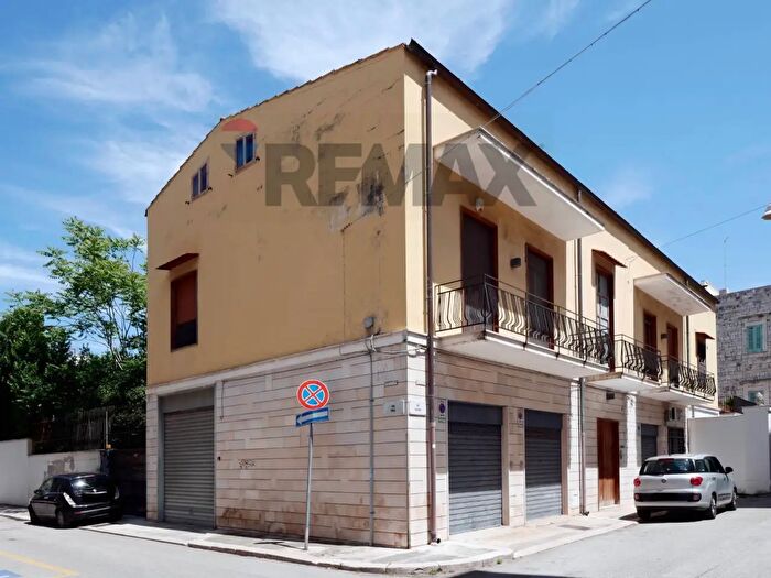 Casa con 10 locali in vendita in Via Buccari, Giovinazzo