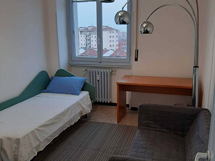 Appartamento trilocale in affitto in Via Val Sabbia, Comasina, Milano