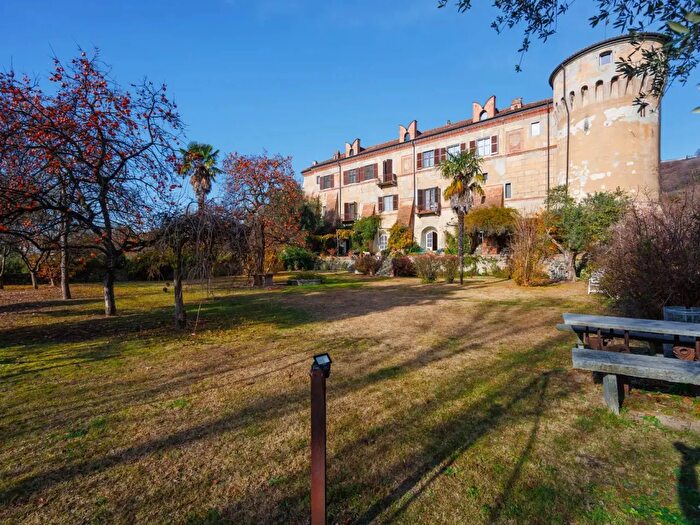 Appartamento con 9 locali in vendita in Strada Castelvecchio, Moncalieri