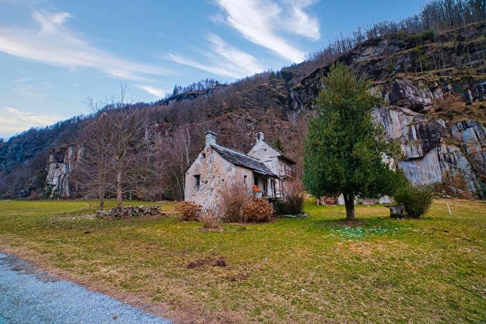 Casa con 6 locali in vendita in Verampio, Crodo