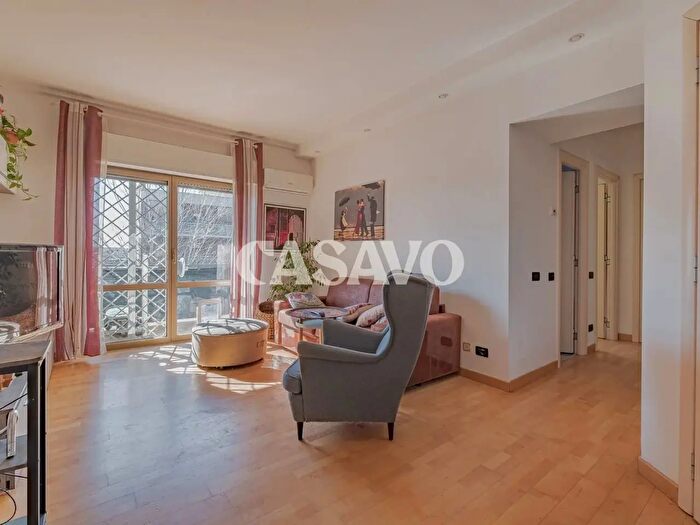 Appartamento trilocale in vendita in Via Casal Bianco, Roma
