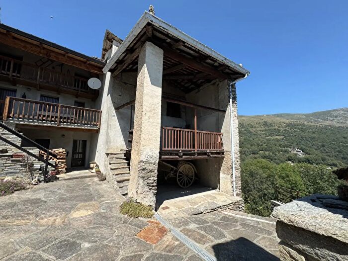 Casa trilocale in vendita in Frazione Borgo Snc, Crissolo