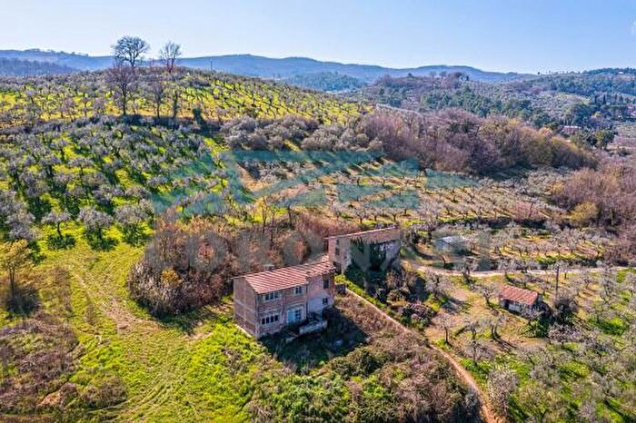 Casa con 6 locali in vendita in Via Torre del Colle, Bevagna