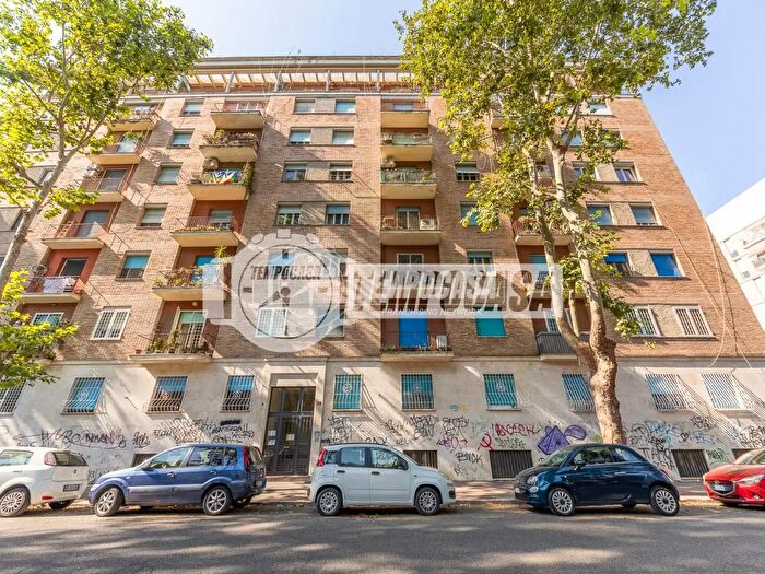 Appartamento con 5 locali in vendita in Roma