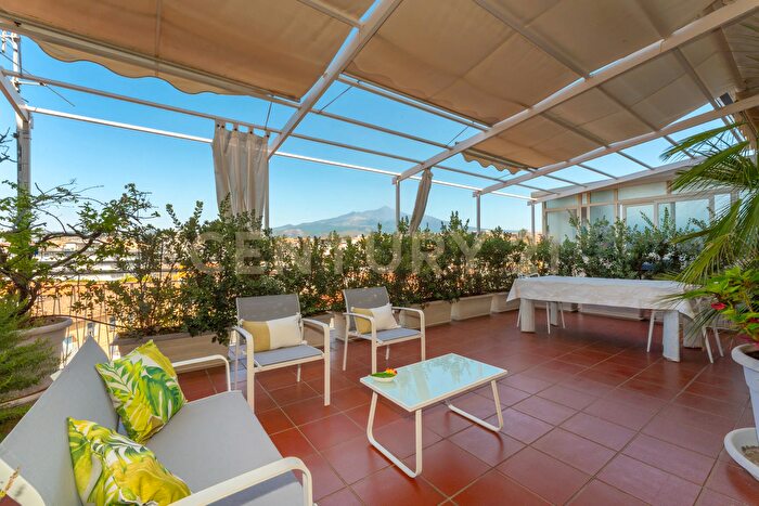 Appartamento con 5 locali in vendita in Via Salvatore Vigo, Acireale