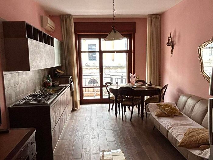 Appartamento trilocale in affitto in Corso Giuseppe Garibaldi, Centro, Salerno