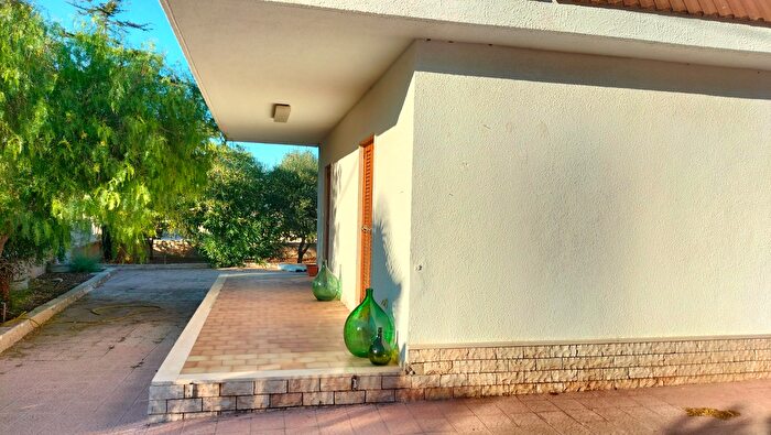 Casa quadrilocale in vendita in Strada Detta della Marina, Bari