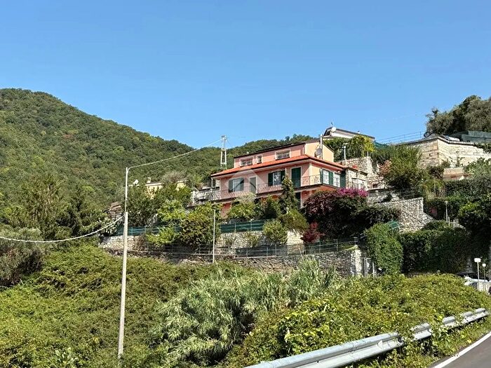 Casa con 9 locali in vendita in Località Sanguineto Case Sparse, Chiavari