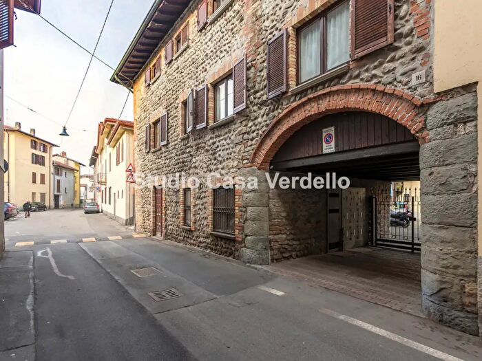 Appartamento trilocale in vendita in Via San Lorenzo, Bonate Sopra