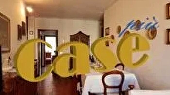 Casa con 11 locali in vendita in Camaiore