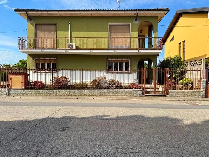 Appartamento trilocale in vendita in Via Prarolo, Vercelli