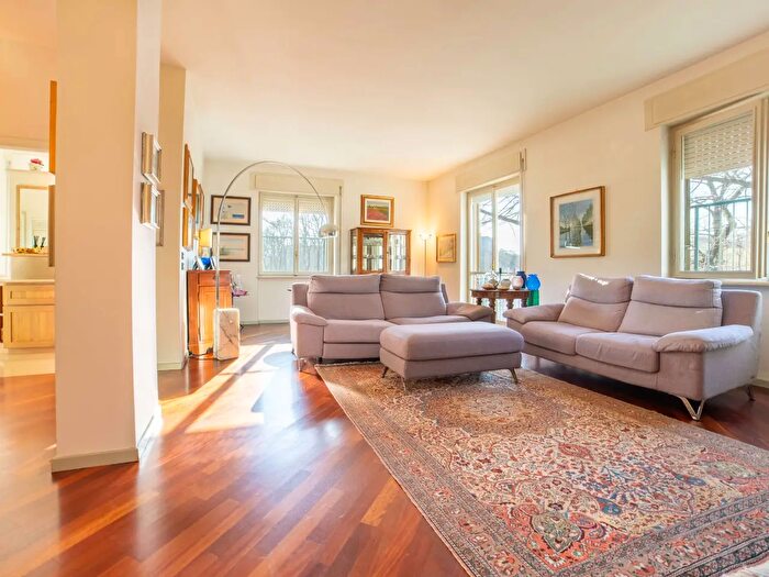 Appartamento con 6 locali in vendita in Viale Ortigara, Mantova