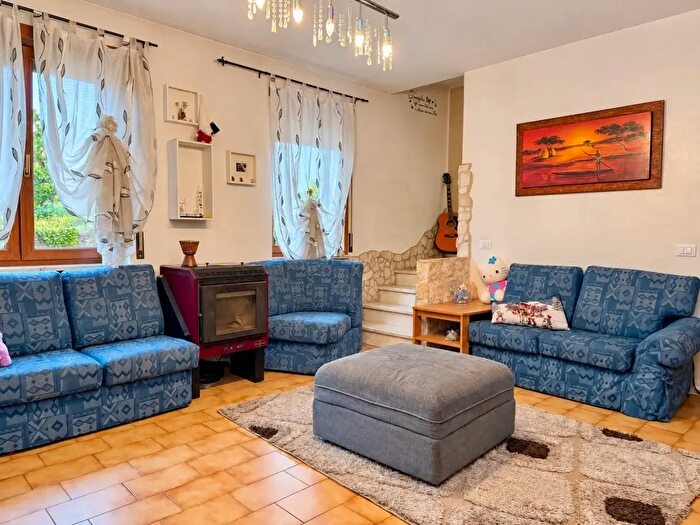 Casa con 7 locali in vendita in Caltrano