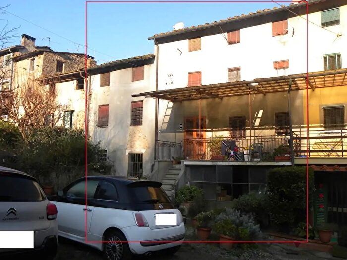 Casa con 10 locali in vendita in Capannori