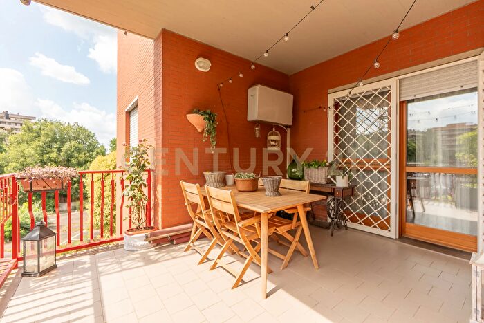 Appartamento con 6 locali in vendita in Via Moggio Udinese, Roma