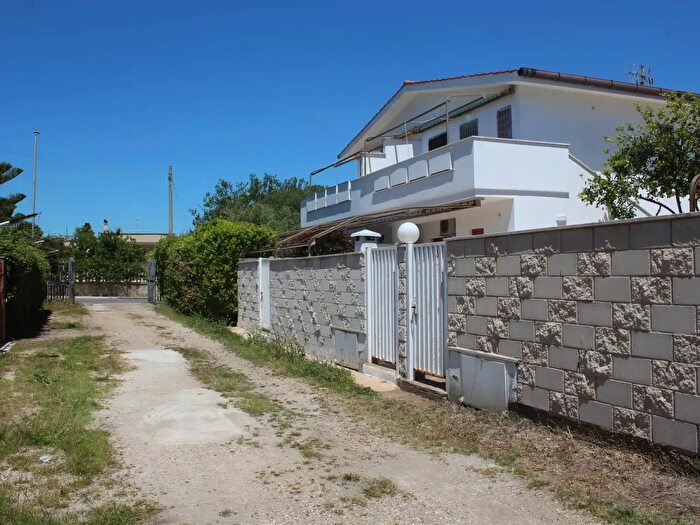 Appartamento quadrilocale in vendita in Via del Pettirosso, Ardea