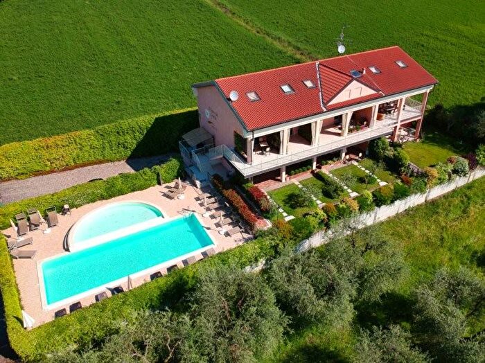 Appartamento trilocale in affitto in Via Scazzola, Gardoncino, Manerba del Garda