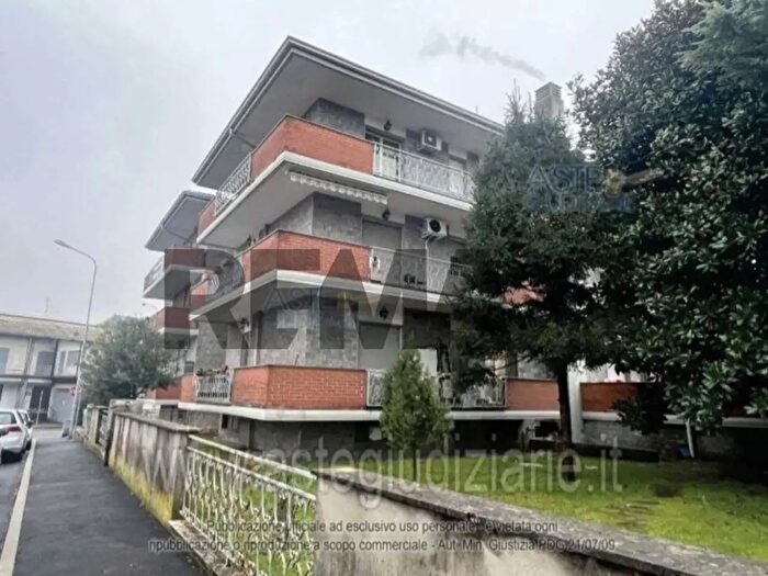 Appartamento trilocale in vendita in Via Mascagni, Cerano