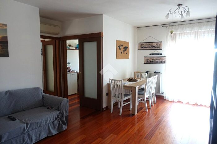 Appartamento trilocale in vendita in Via Famiglia Alberghetti, Treviso