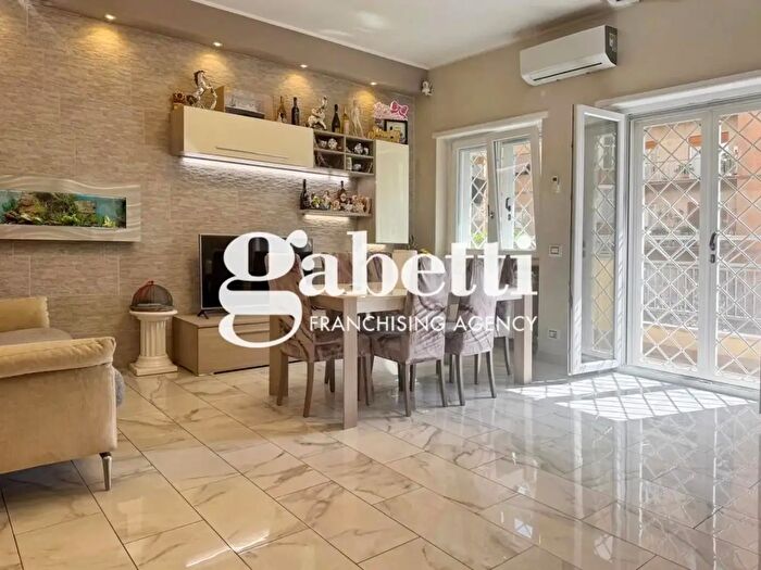 Appartamento quadrilocale in vendita in Via Anagni, Roma