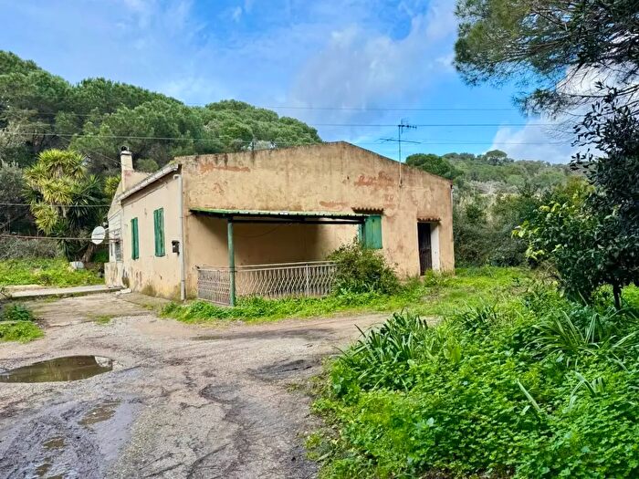 Casa con 7 locali in vendita in Portoferraio