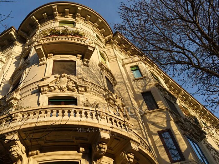 Appartamento con 10 locali in vendita in Piazza Eleonora Duse, Milano