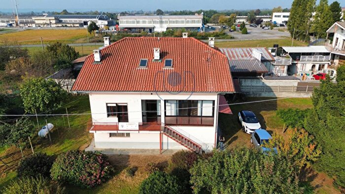 Casa con 10 locali in vendita in Via Circonvallazione, Feletto