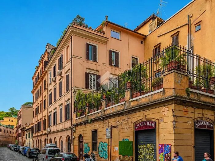 Appartamento trilocale in vendita in Via delle Mantellate, Roma