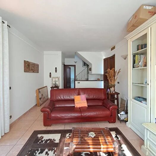 Casa con 5 locali in vendita in Massarosa