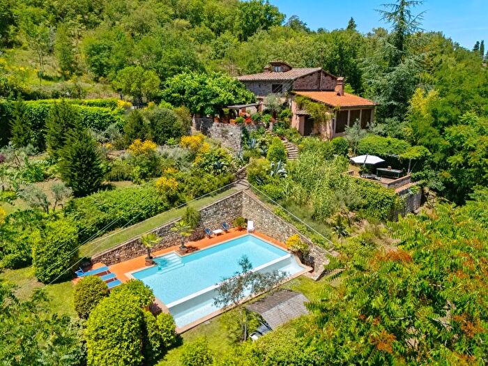 Casa con 11 locali in vendita in Greve In Chianti