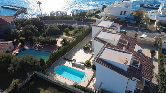 Casa con 6 locali in vendita in Lungomare Guglielmo Marconi, Santa Marinella