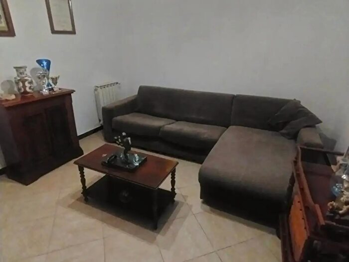 Casa quadrilocale in vendita in Carrara