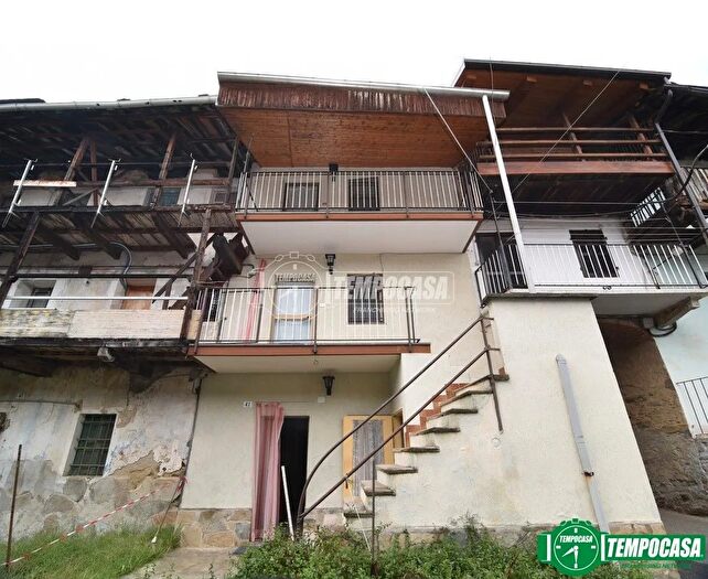 Casa trilocale in vendita in Strada Vallossera, Rocca Canavese