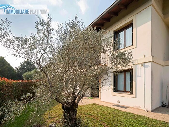Appartamento trilocale in vendita in Triuggio