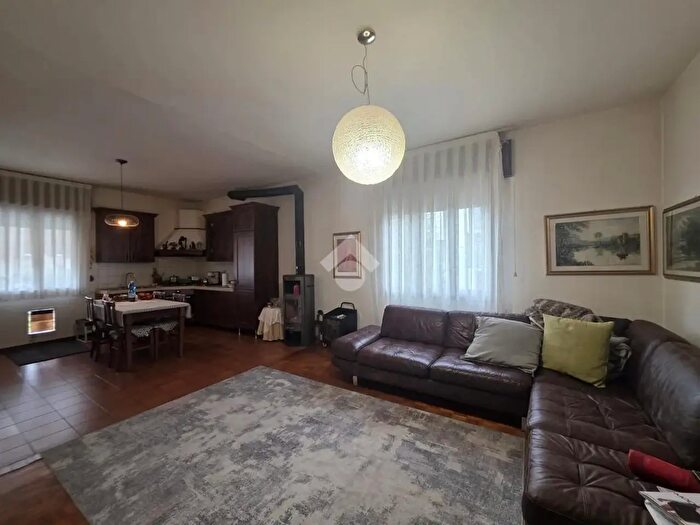 Casa con 5 locali in vendita in Via Martiri della Resistenza, Villanova Di Camposampiero