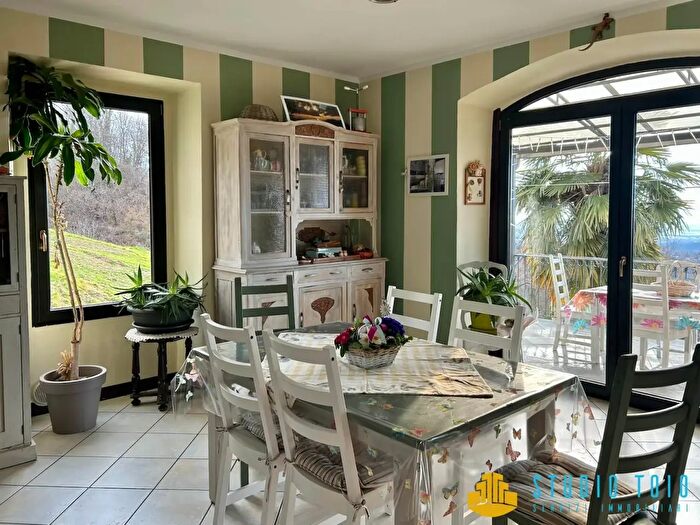 Casa con 6 locali in vendita in Pettinengo